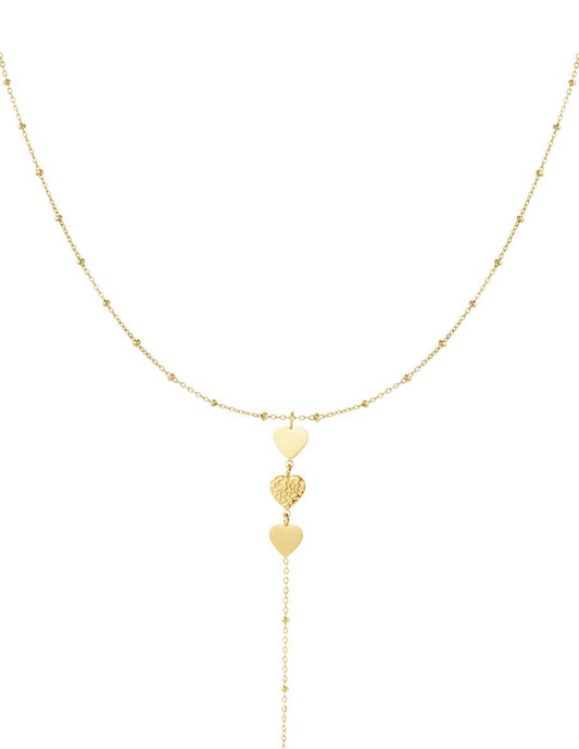 Goldene Halskette mit drei Herzen