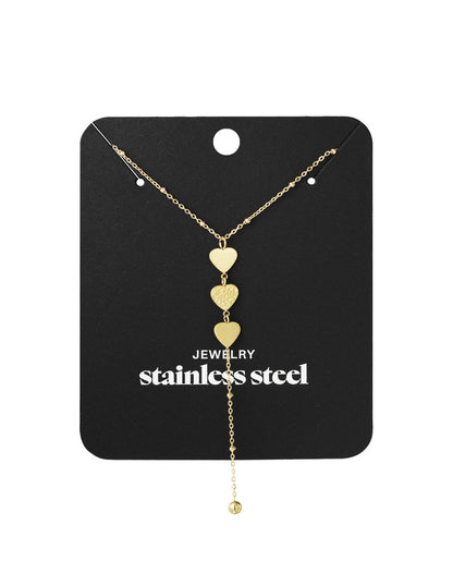 Goldene Halskette mit drei Herzen