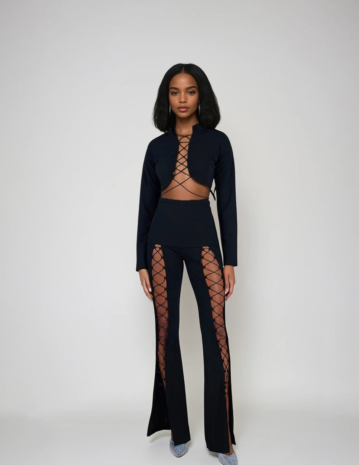 Schwarze Stoffhose mit Schnürung & Cut-Outs