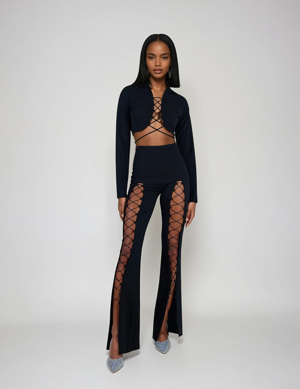Schwarze Stoffhose mit Schnürung & Cut-Outs