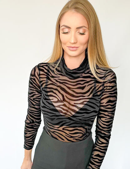 Transparenter Body mit Streifen